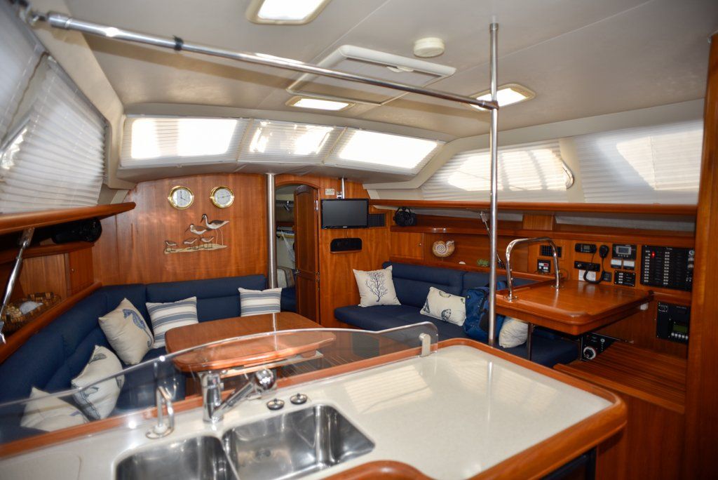 Hunter 44 DS galley