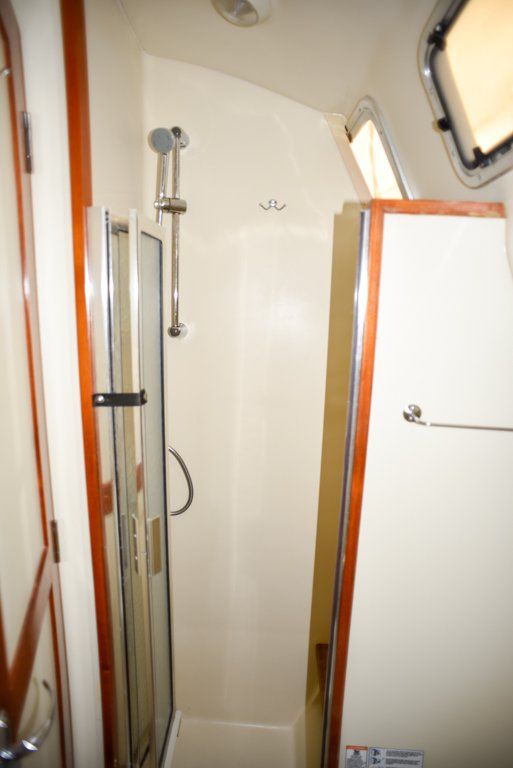 Hunter 44 DS aft head