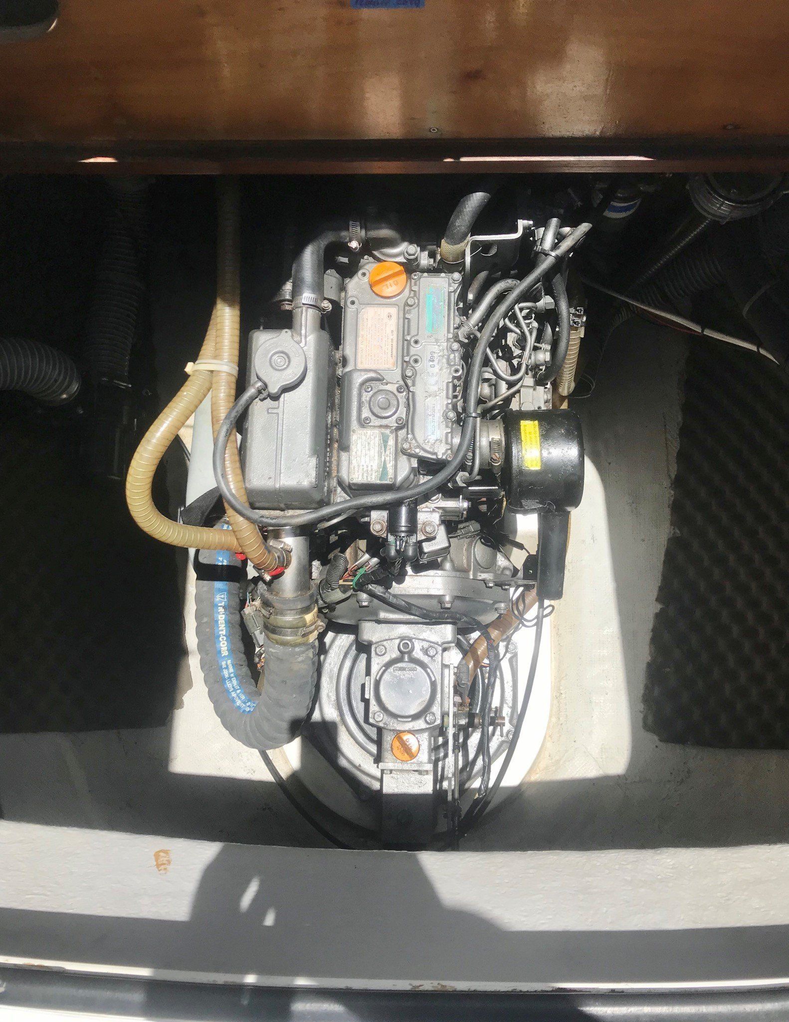 Lagoon 380 S2 engine