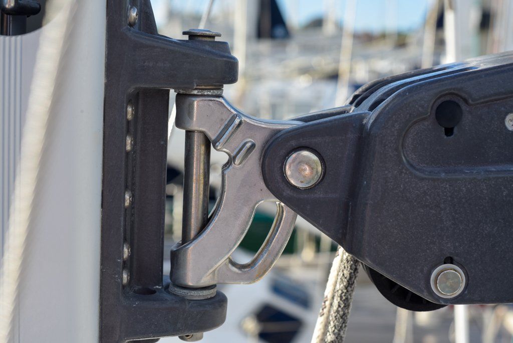 Hunter 44 DS gooseneck