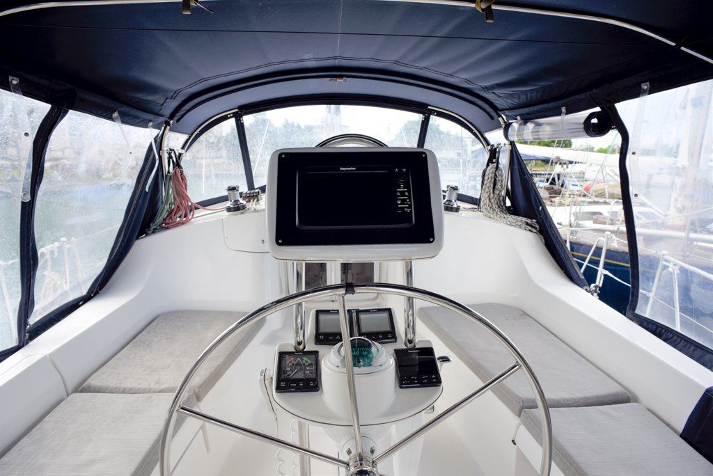 Hunter 44 DS Instruments