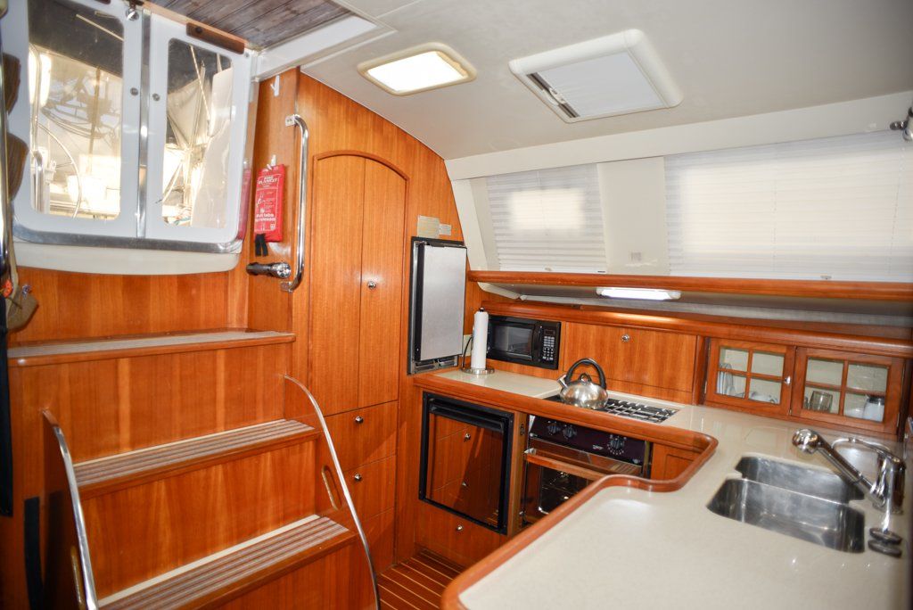 Hunter 44 DS galley