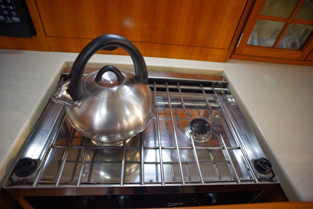 Hunter 44 DS Force 10 stove