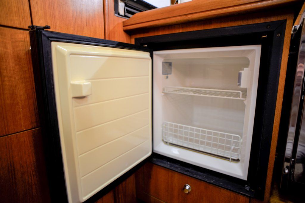 Hunter 44 DS freezer