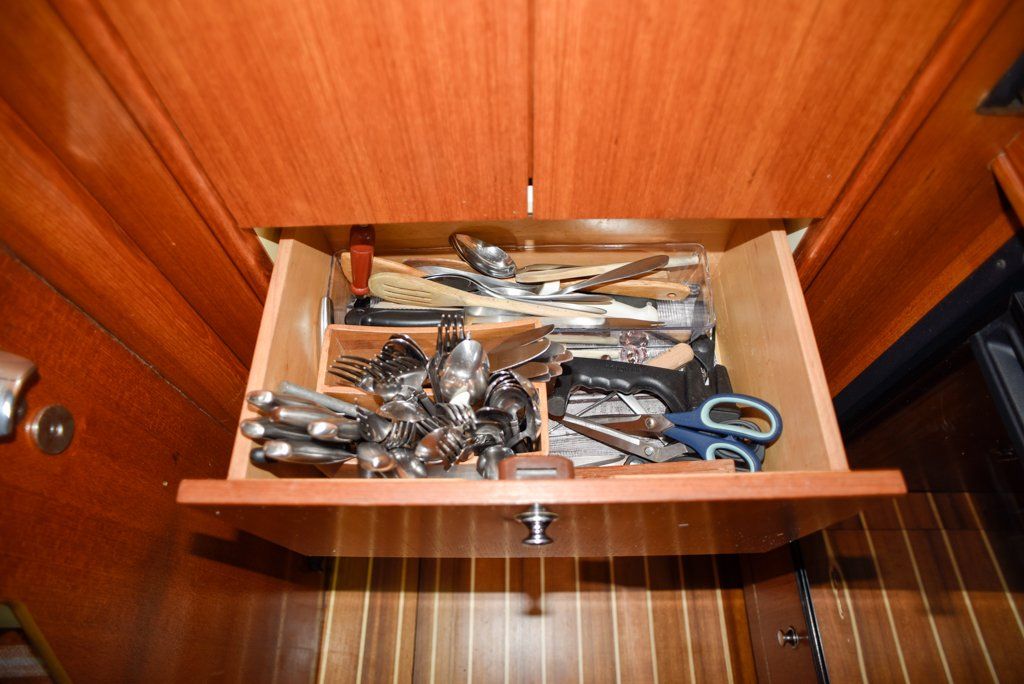 Hunter 44 DS cutlery drawer