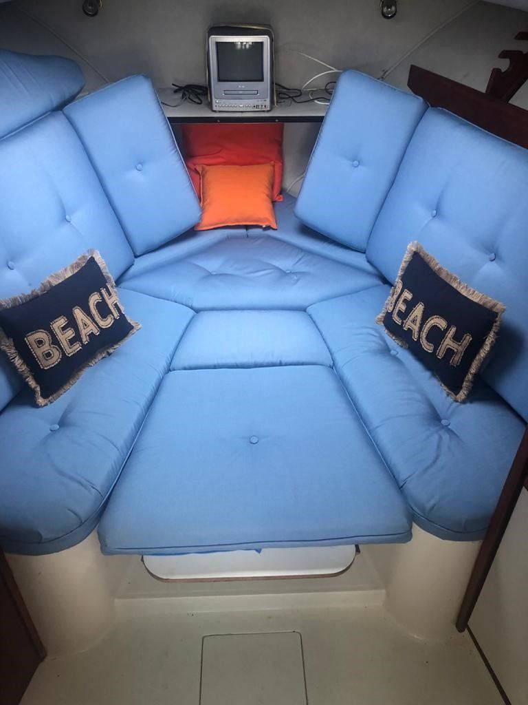 1992 Rampage Sport Fisherman berth