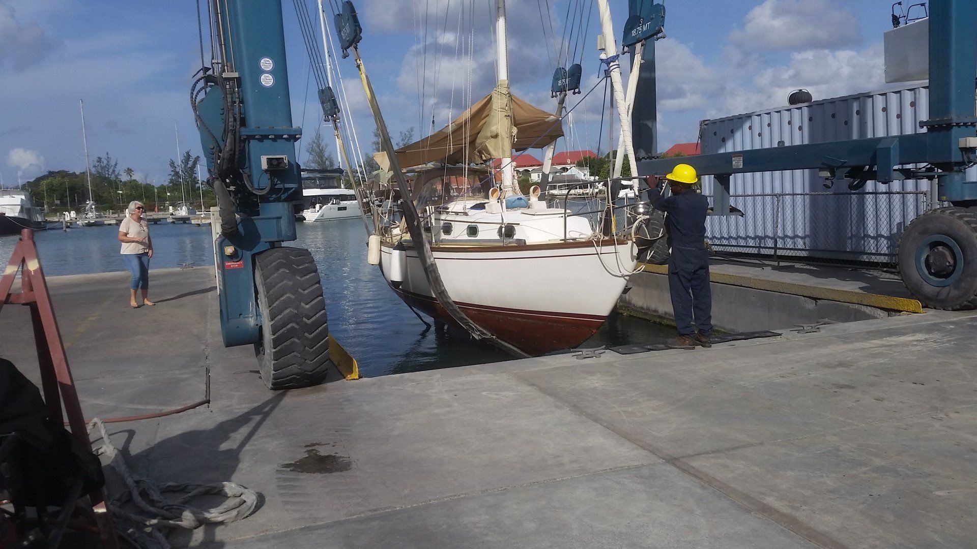 1981 Cape Dory 33 hauling out