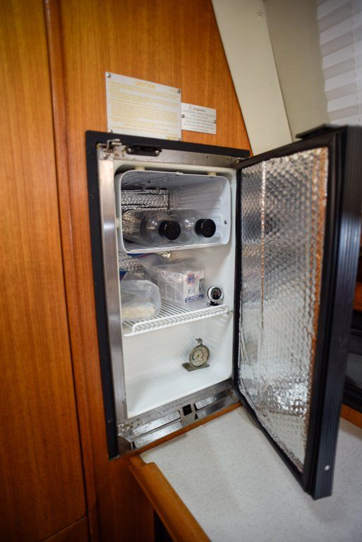 Hunter 44 DS drinks fridge/freezer