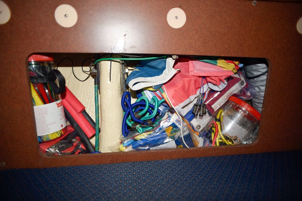 Hunter 44 DS starboard seat storage