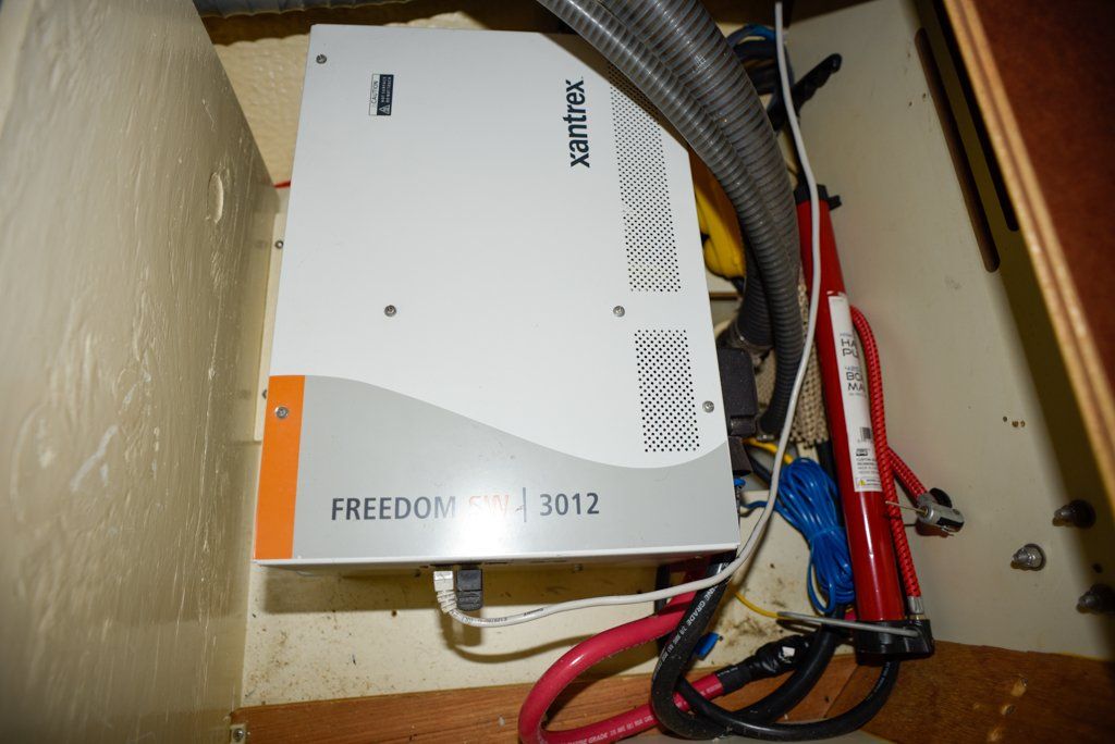 Hunter 44 DS inverter charger