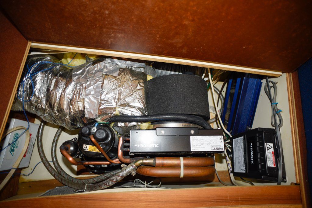 Hunter 44 DS Dometic AC unit