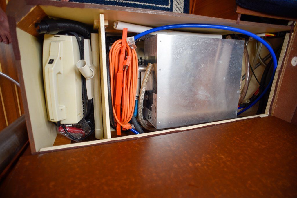 Hunter 44 DS water heater and vacuum