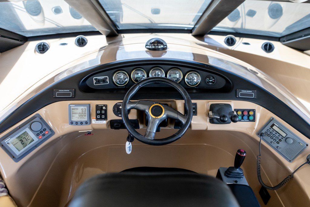 2001 Carver 530 Voyager Pilothouse Power Boat For Sale - www.lighthouseyachting.com