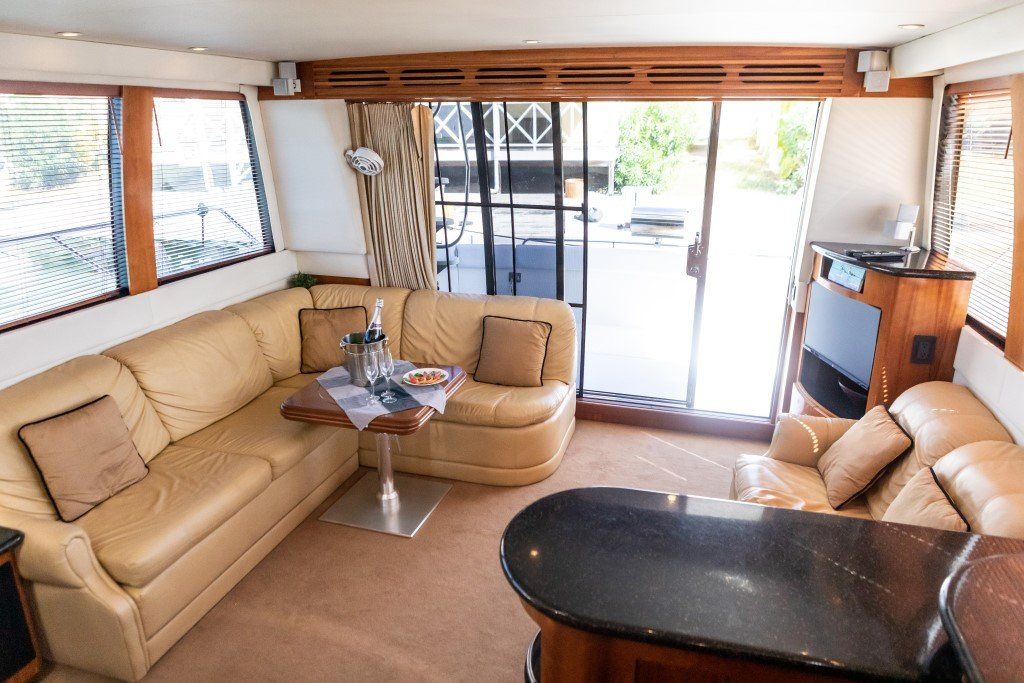 2001 Carver 530 Voyager Pilothouse Power Boat For Sale - www.lighthouseyachting.com