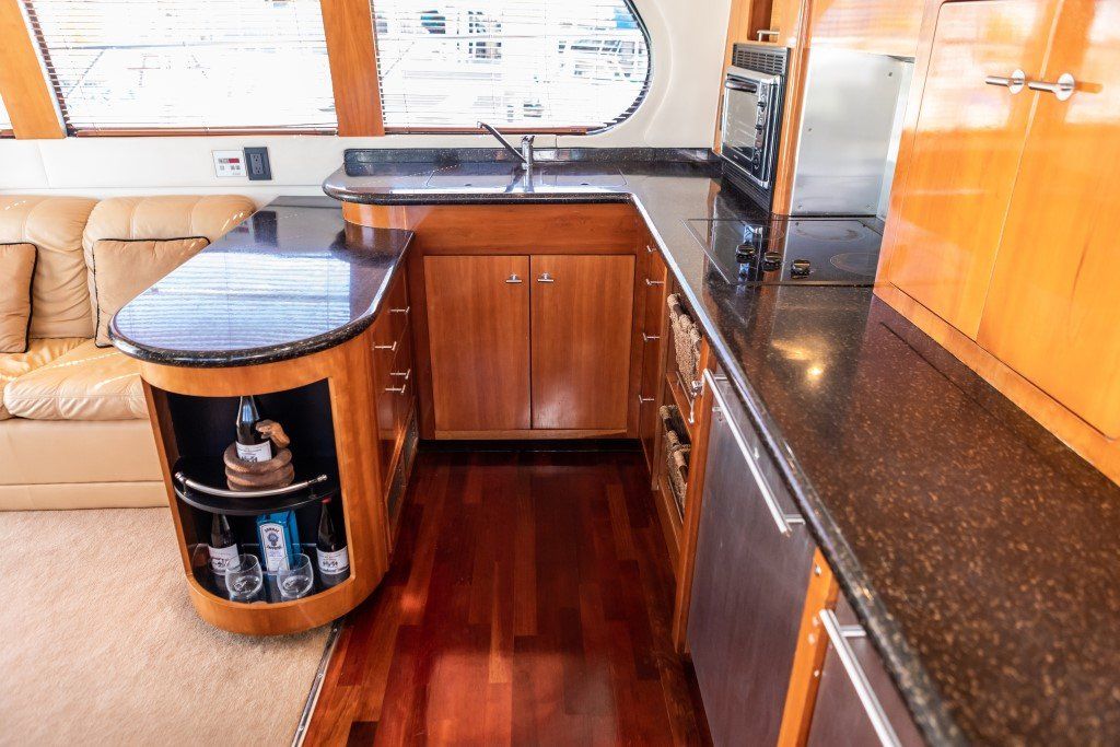 2001 Carver 530 Voyager Pilothouse Power Boat For Sale - www.lighthouseyachting.com