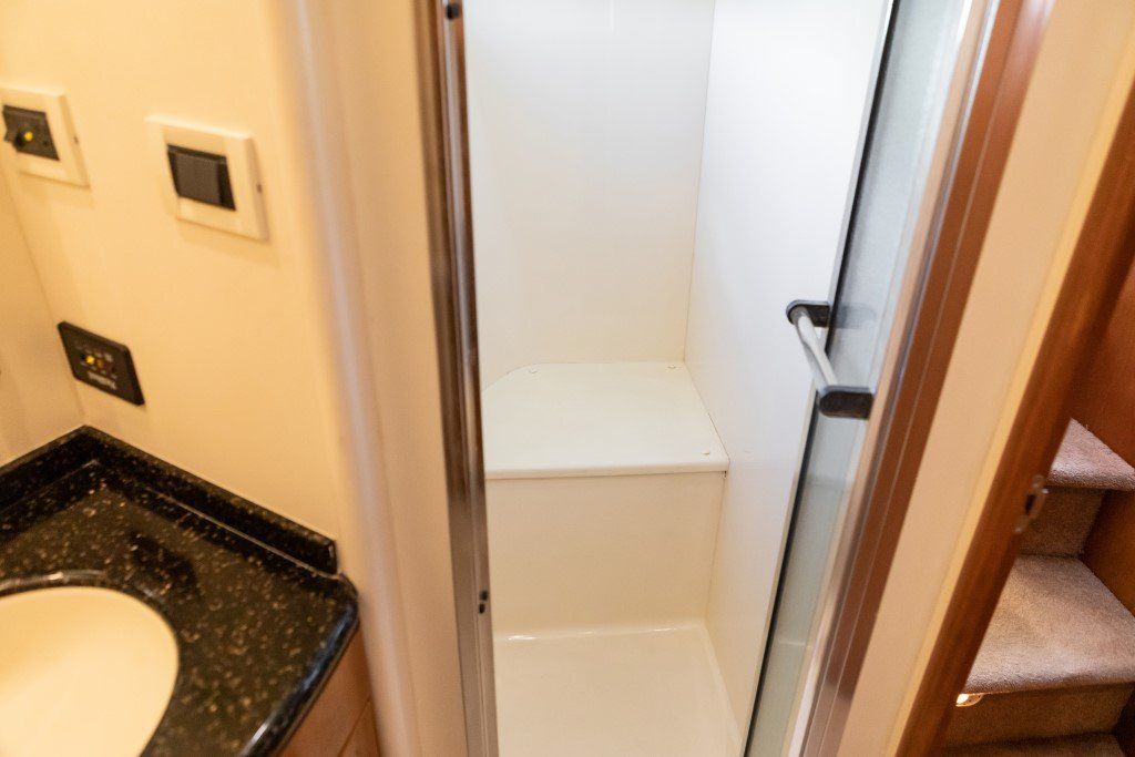 2001 Carver 530 Voyager Pilothouse Power Boat For Sale - www.lighthouseyachting.com