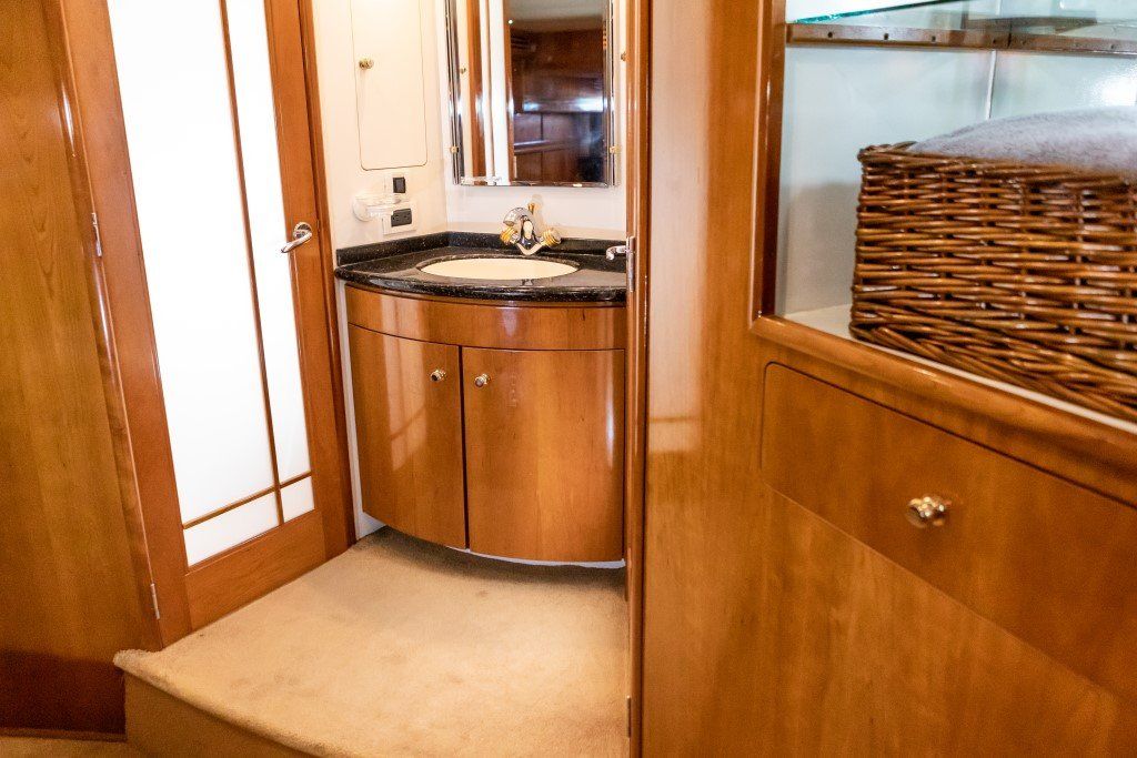 2001 Carver 530 Voyager Pilothouse Power Boat For Sale - www.lighthouseyachting.com
