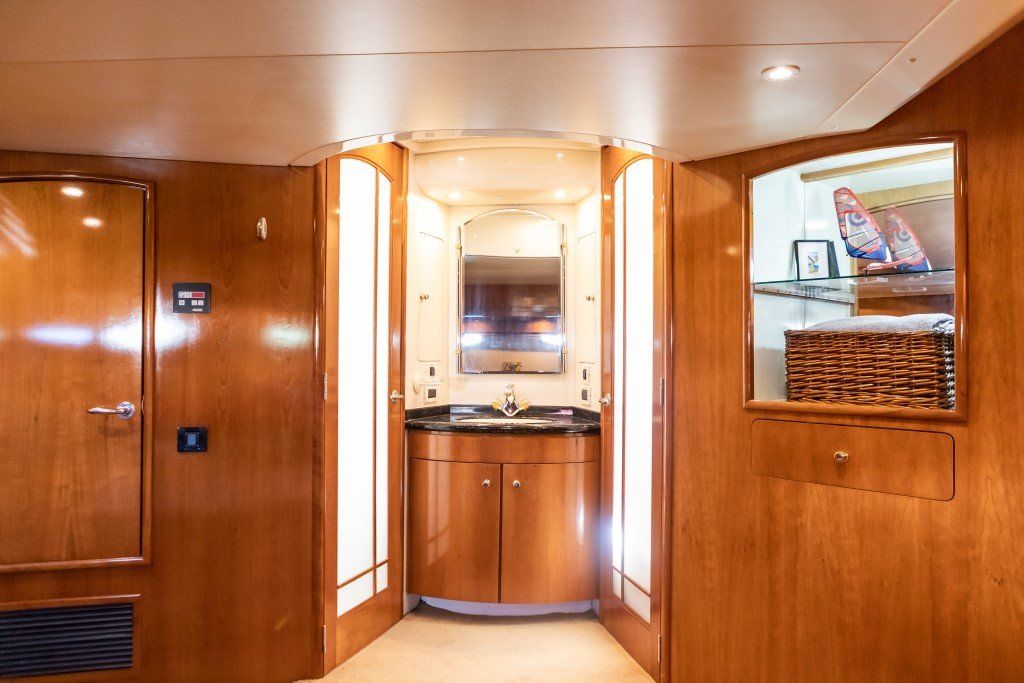 2001 Carver 530 Voyager Pilothouse Power Boat For Sale - www.lighthouseyachting.com