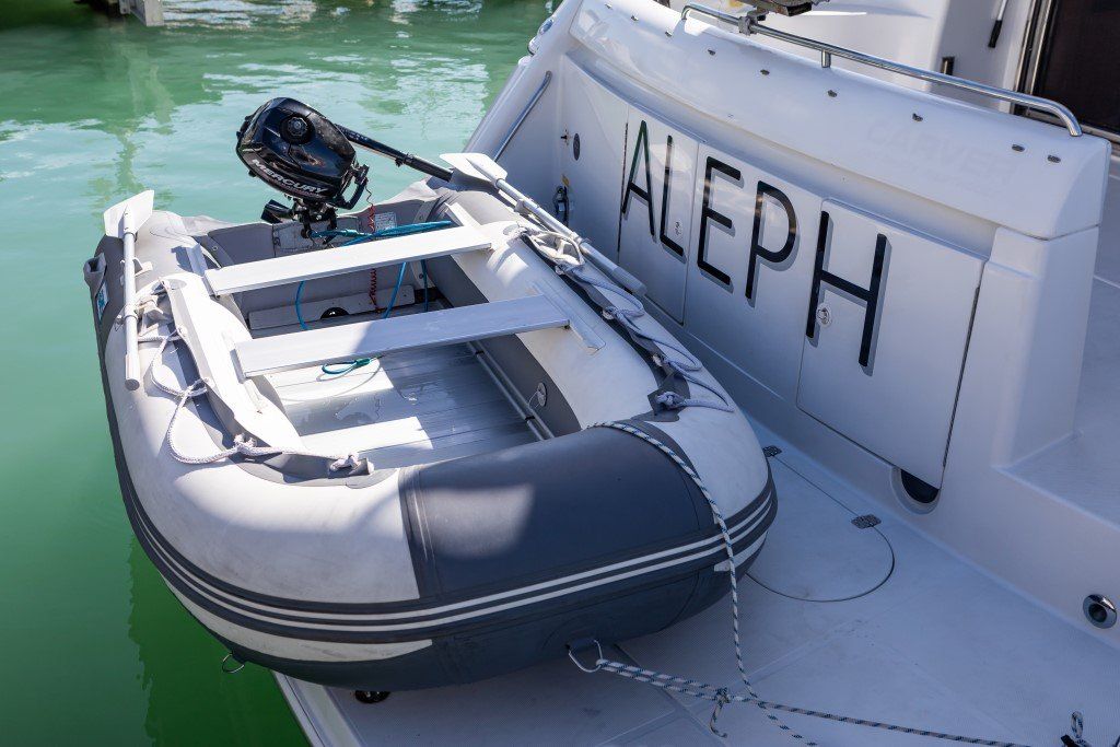 2001 Carver 530 Voyager Pilothouse Power Boat For Sale - www.lighthouseyachting.com