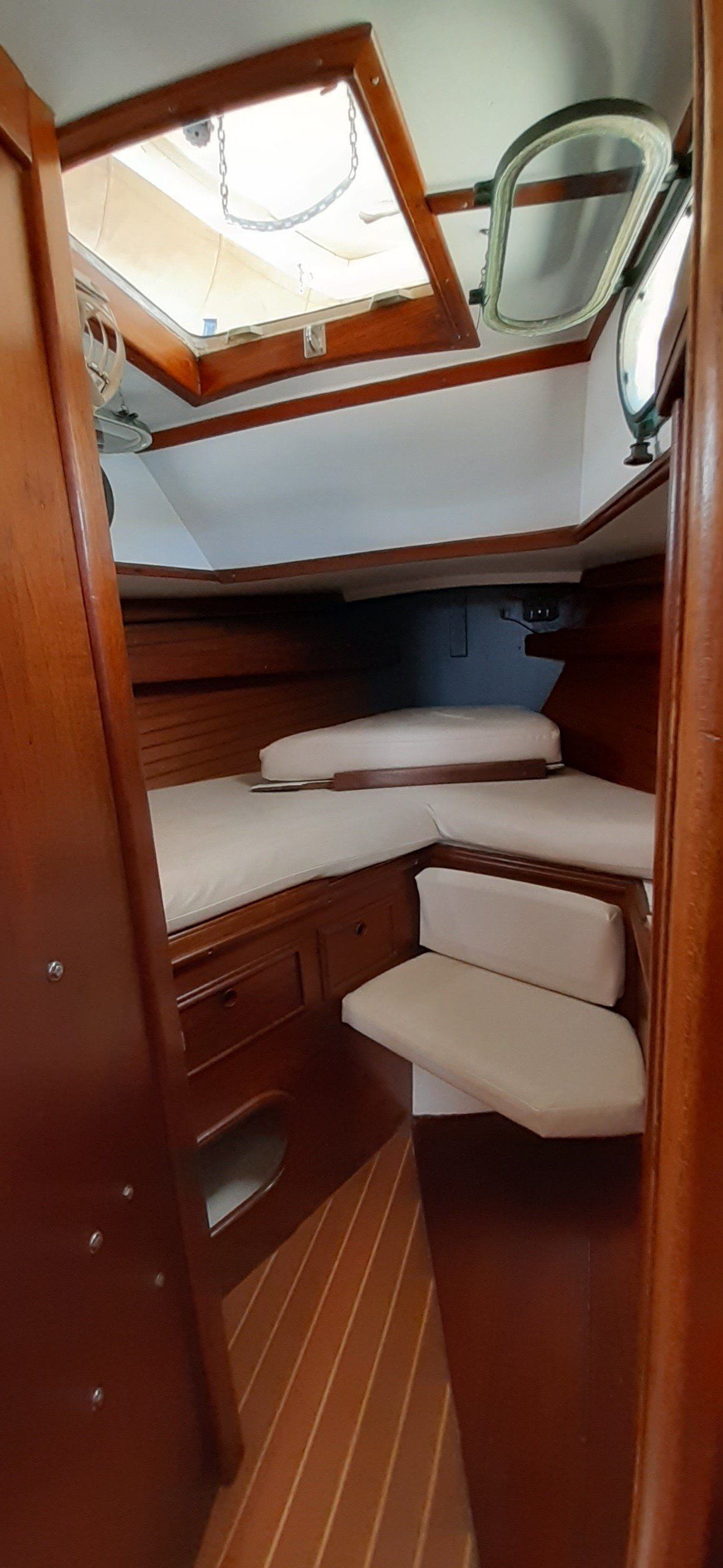 1981 Cape Dory 33 forpeak cabin