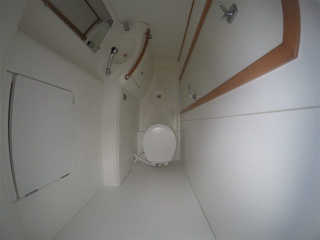 Lagoon 380 S2 port guest bathroom