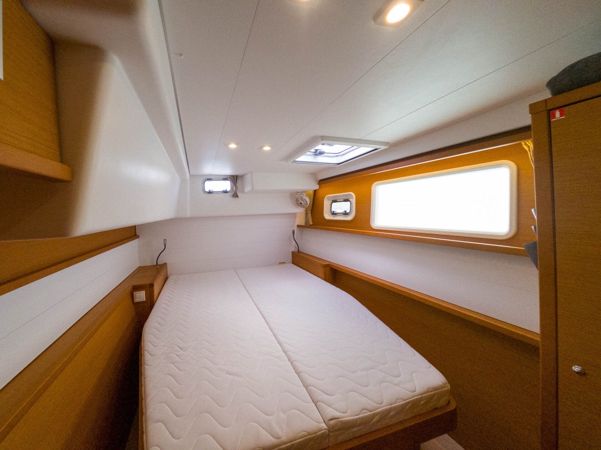 Lagoon 450F port aft cabin