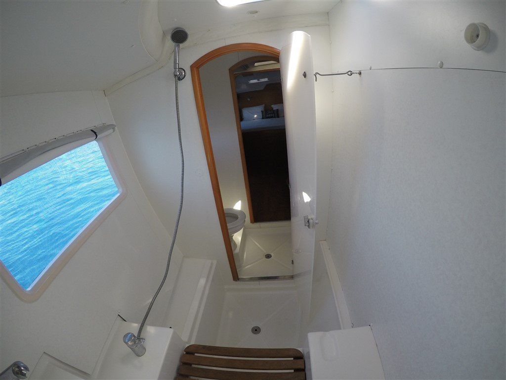 Lagoon 380 S2 owner en-suite