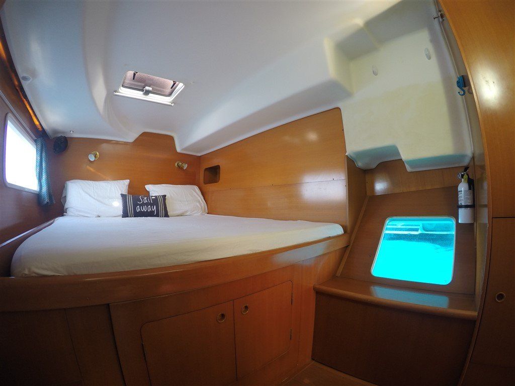 Lagoon 380 S2 owner suite