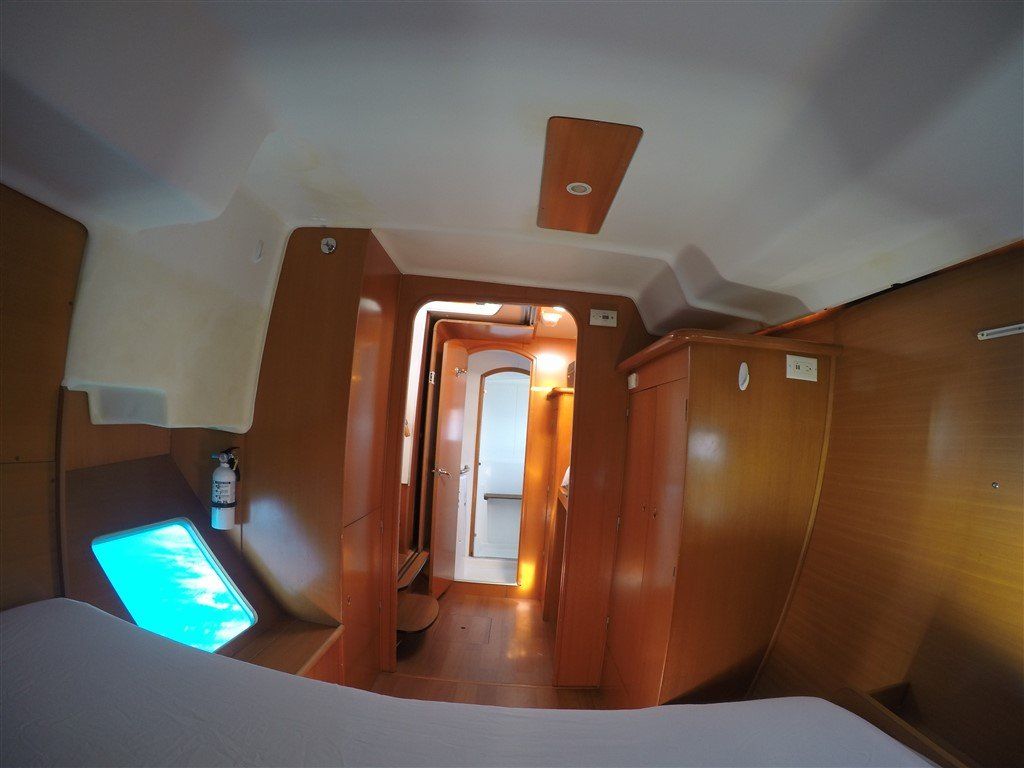 Lagoon 380 S2 owner stateroom
