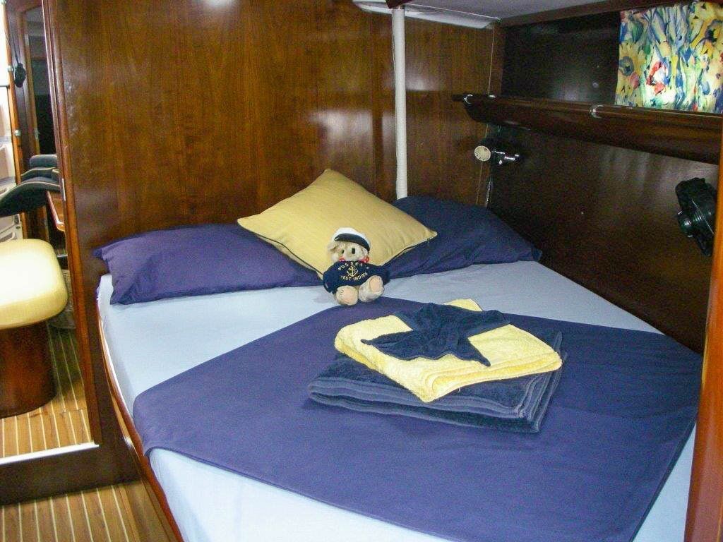 Beneteau 50 port forward cabin