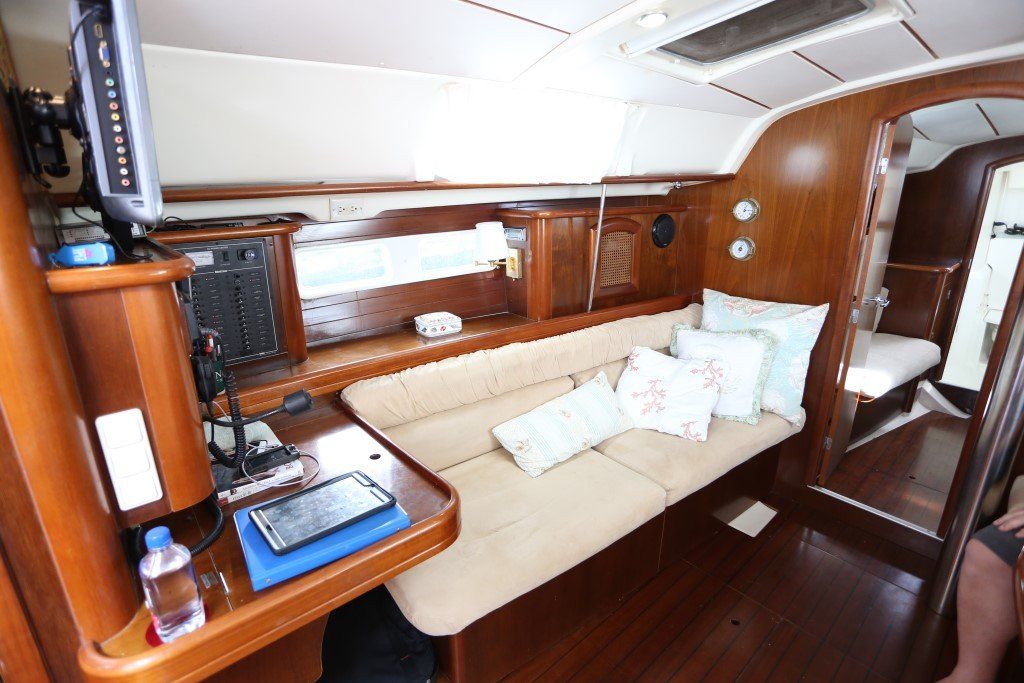 1999 Beneteau Oceanis 411 Sail Boat For Sale - www.lighthouseyachting.com