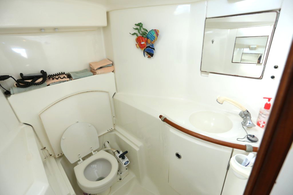 1999 Beneteau Oceanis 411 Sail Boat For Sale - www.lighthouseyachting.com