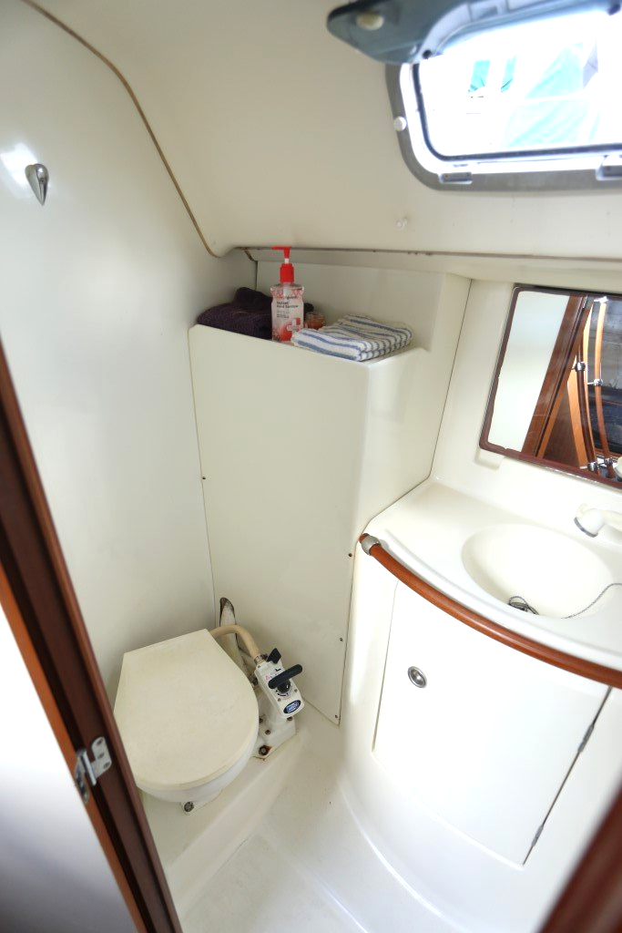 1999 Beneteau Oceanis 411 Sail Boat For Sale - www.lighthouseyachting.com