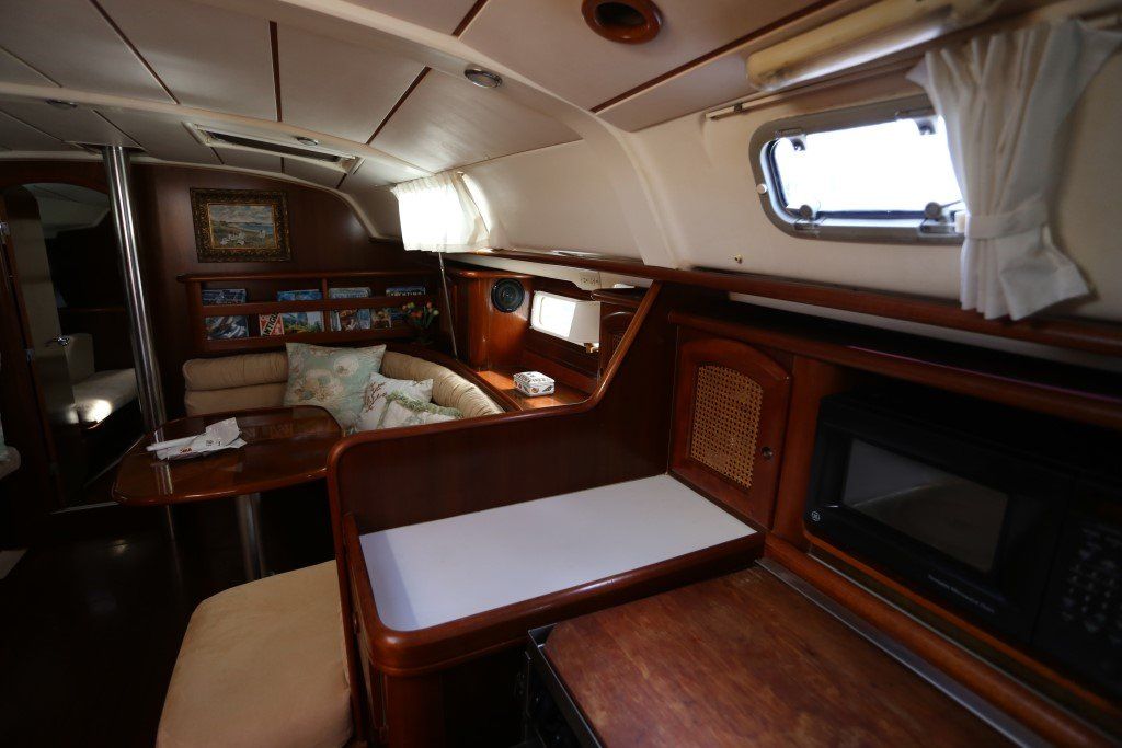 1999 Beneteau Oceanis 411 Sail Boat For Sale - www.lighthouseyachting.com