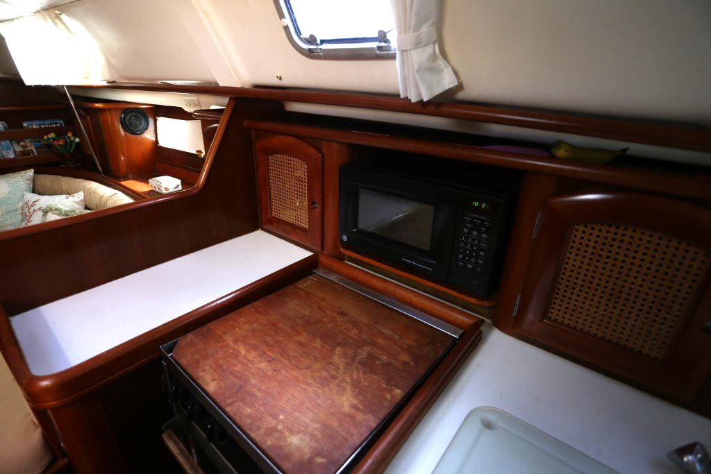 1999 Beneteau Oceanis 411 Sail Boat For Sale - www.lighthouseyachting.com