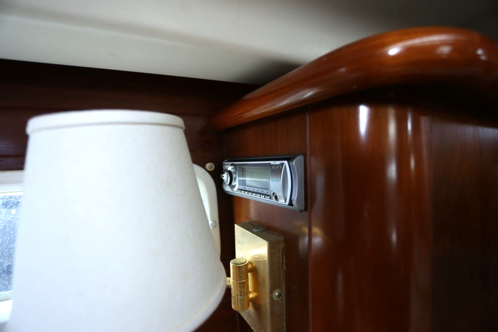 1999 Beneteau Oceanis 411 Sail Boat For Sale - www.lighthouseyachting.com