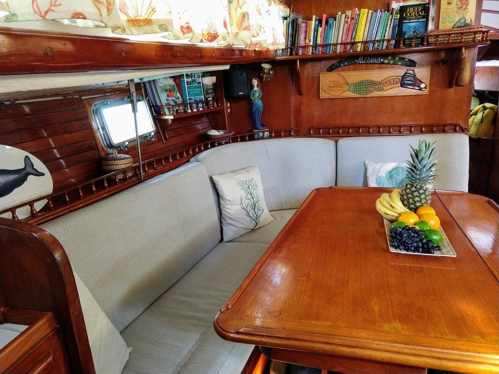 Aleautian 51 Salon - www.lighthouseyachting.com