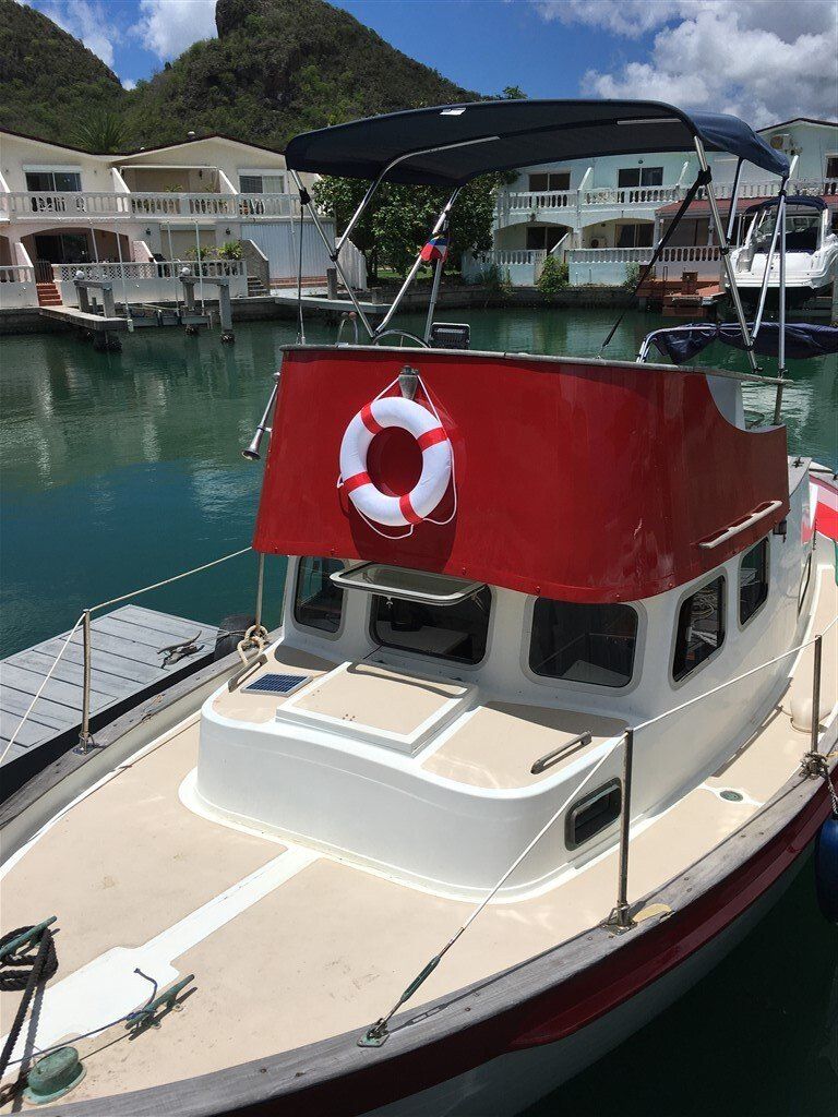 Fales Caribe 30 foredeck