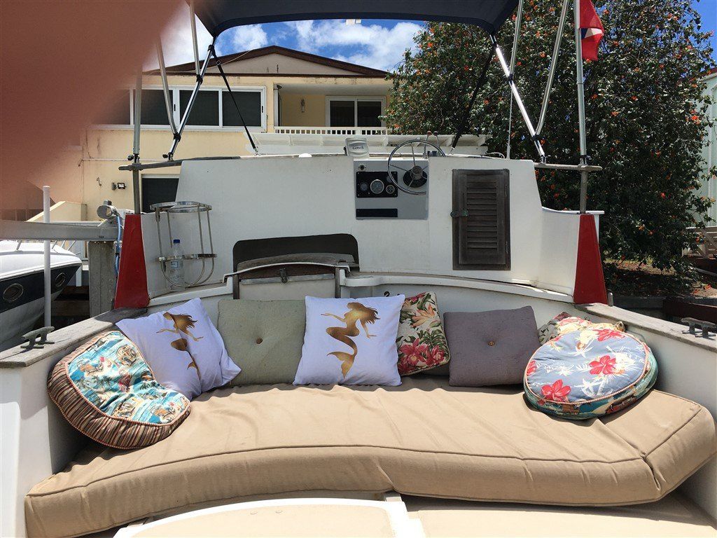 Fales Caribe 30 cockpit