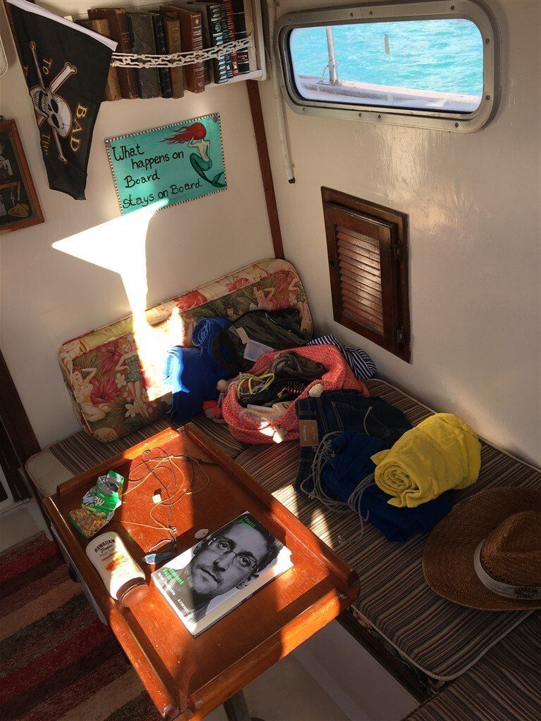 Fales Caribe 30 saloon