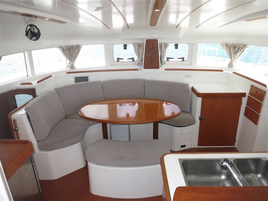 Lagoon 380 S2 Saloon