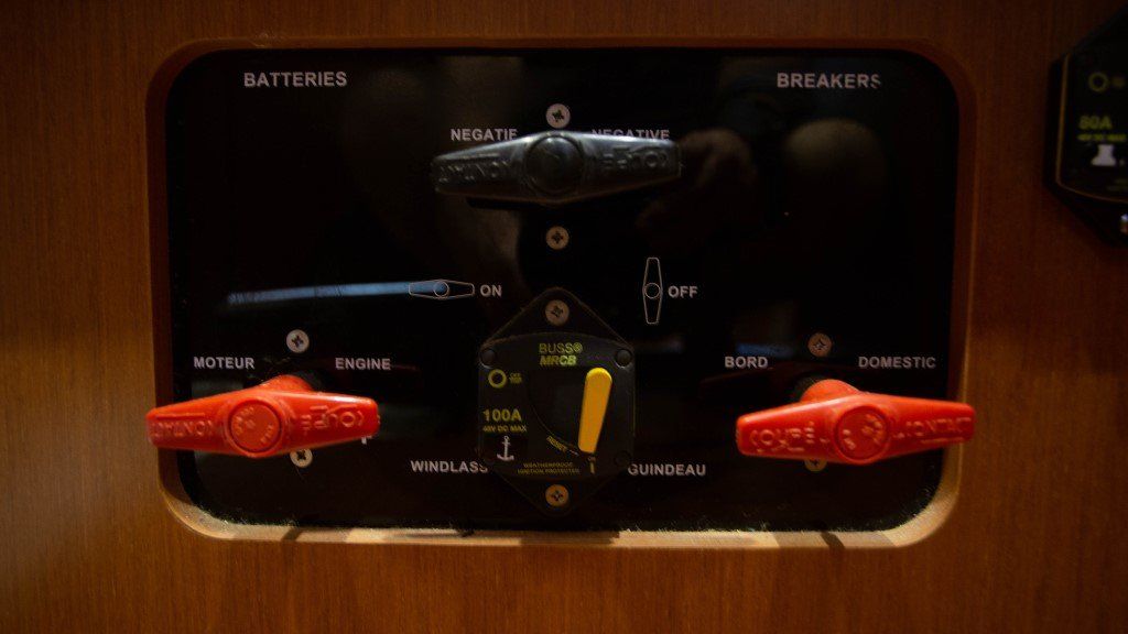 Beneteau Oceanis 45 battery switches