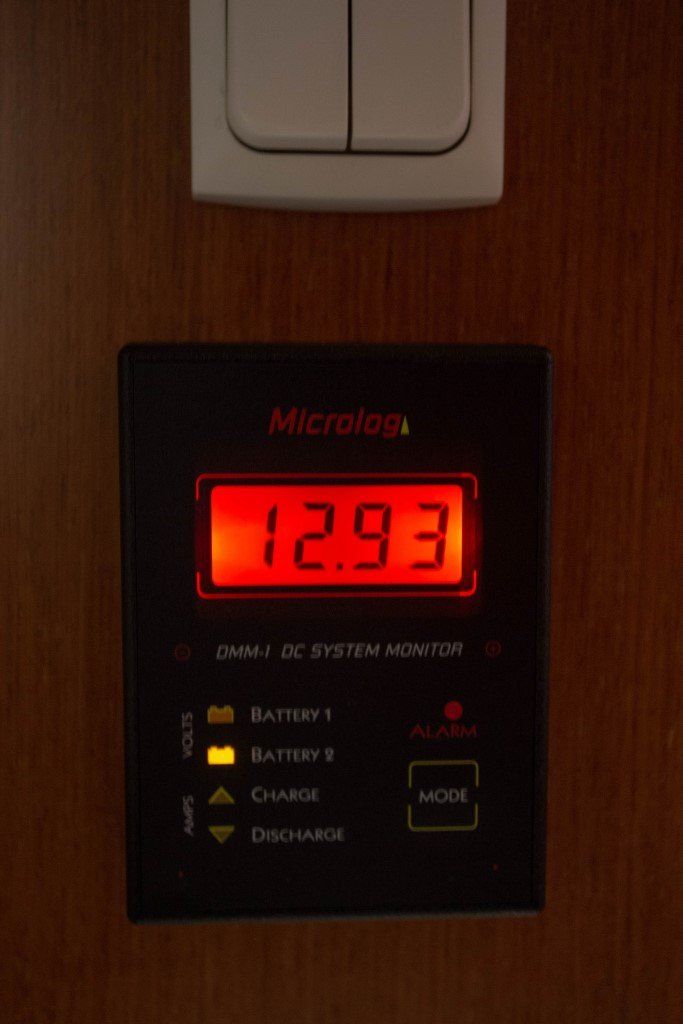 Beneteau Oceanis 45 battery monitor