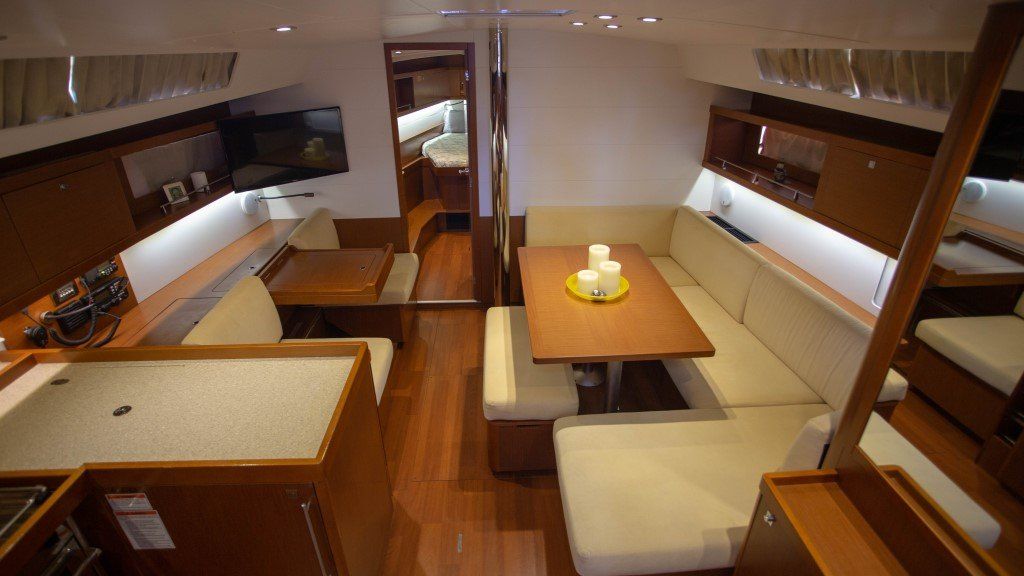Beneteau Oceanis 45 Salon