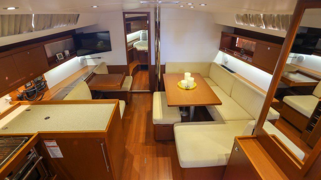 Beneteau Oceanis 45 Saloon