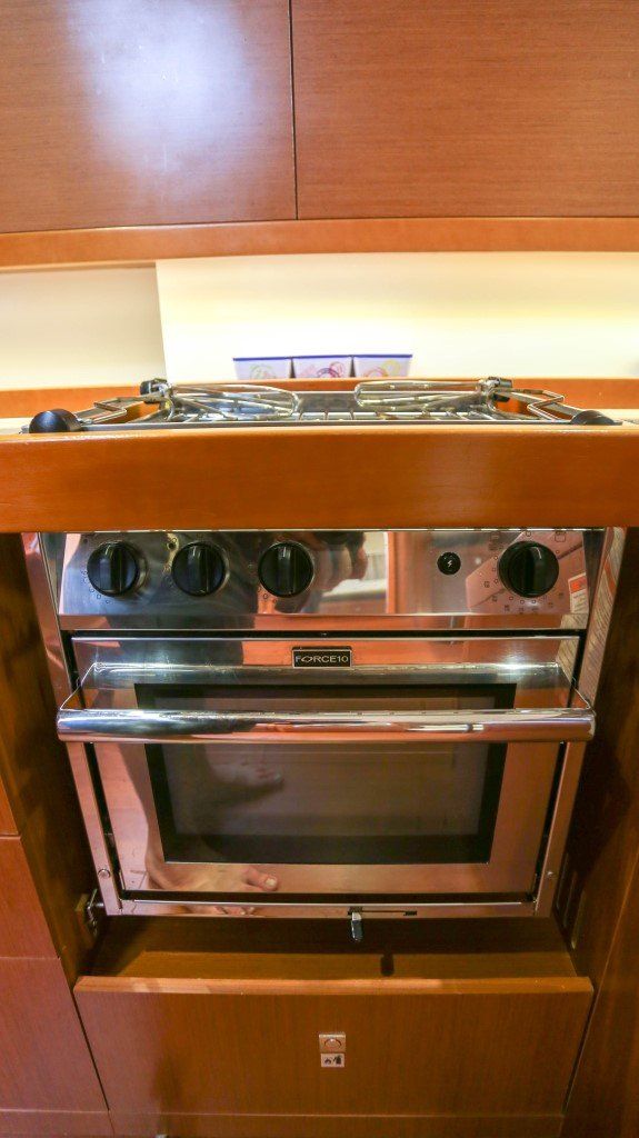 Beneteau Oceanis 45 galley oven