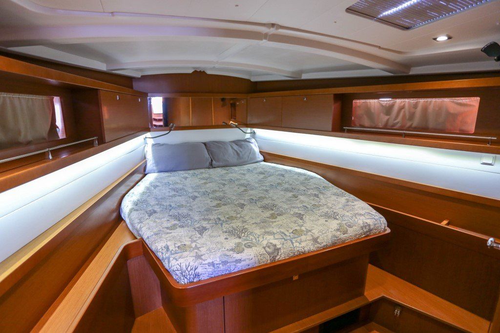 Beneteau Oceanis 45 master cabin