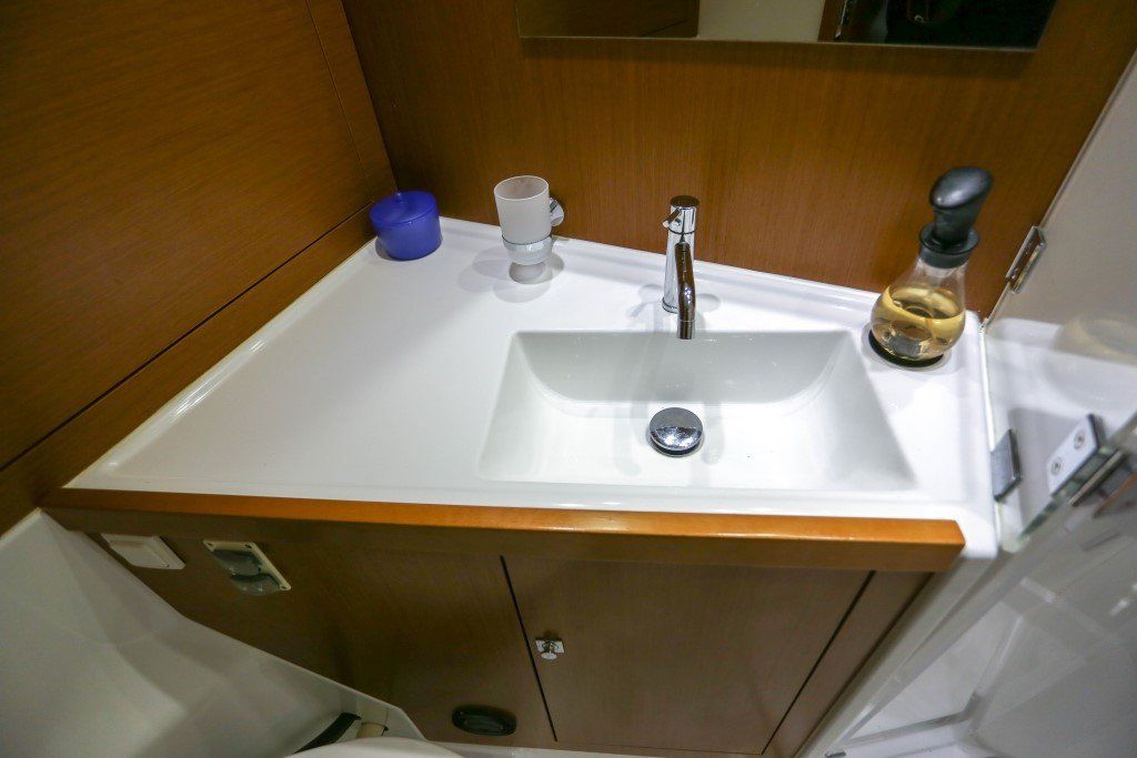 Beneteau Oceanis 45 basin