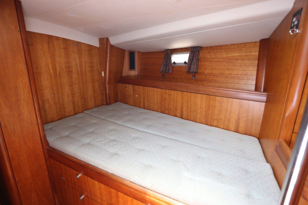 1996 Oyster 485 Deck Saloon Sail Boat For Sale - www.lighthouseyachting.com