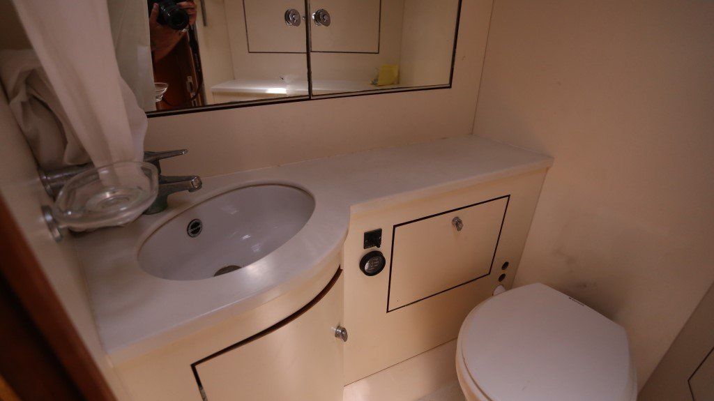 1996 Oyster 485 Deck Saloon Sail Boat For Sale - www.lighthouseyachting.com